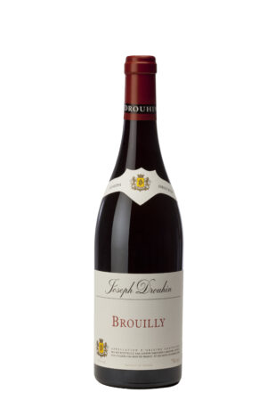 Photo d'une bouteille de vin rouge Brouilly, présentée sur un fond blanc. Parfait en accompagnement d'un apéritif.